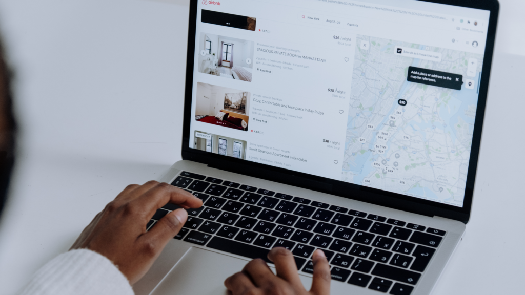 Plateforme Airbnb sur ordinateur